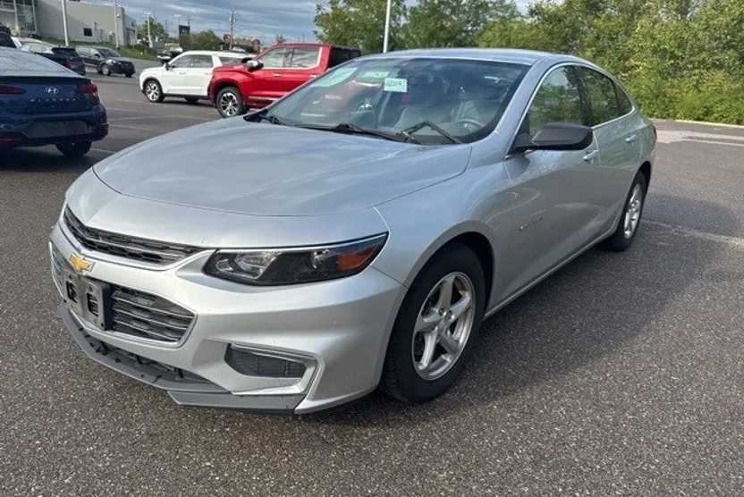 2018 Chevrolet Malibu LS photo 1
