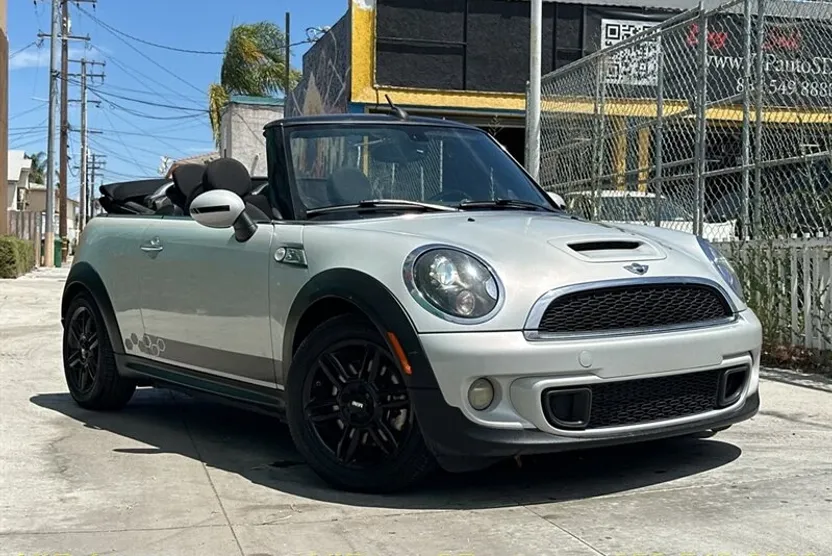 2015 Mini Cooper Convertible S photo 1