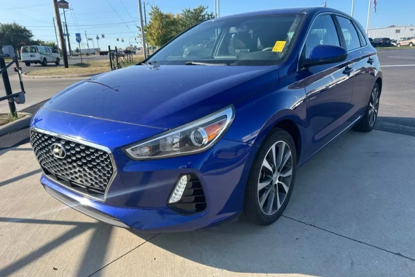 2019 Hyundai Elantra GT photo 1