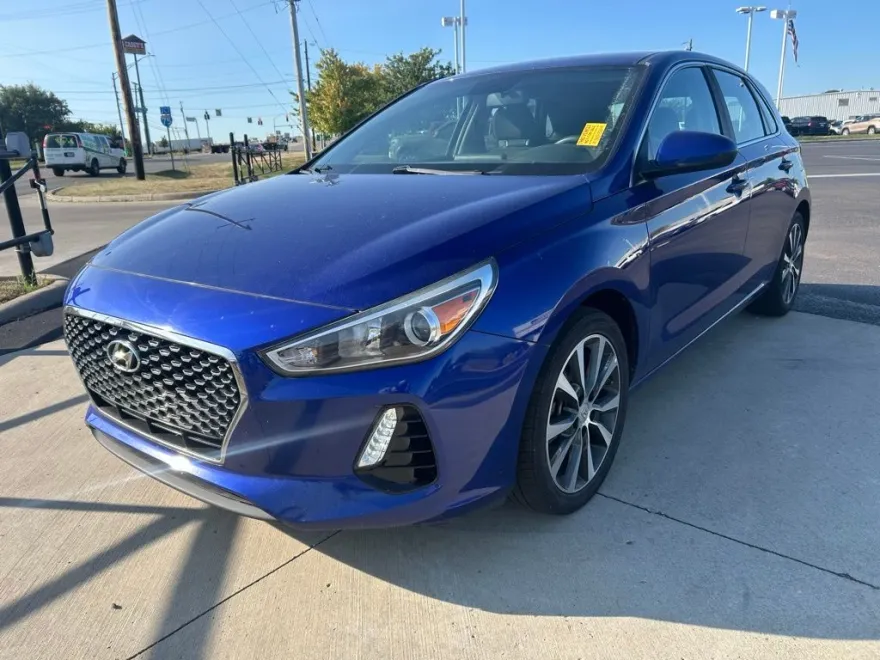 2019 Hyundai Elantra GT photo 1