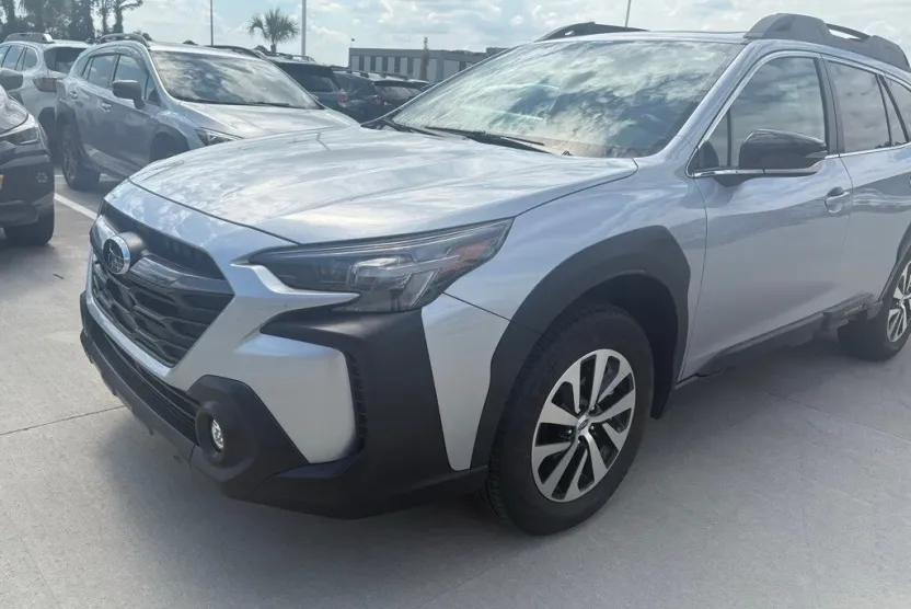 2025 Subaru Outback Premium photo 1