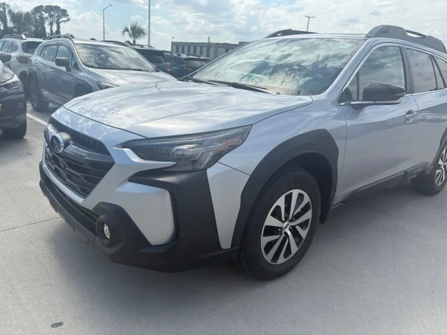 2025 Subaru Outback Premium photo 1