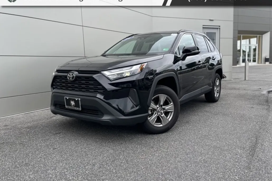 2024 Toyota RAV4 XLE photo 1