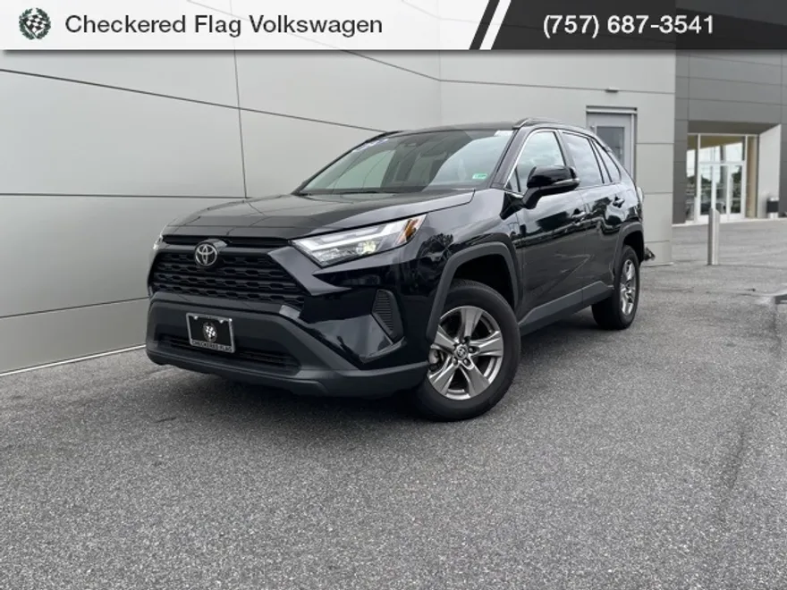 2024 Toyota RAV4 XLE photo 1