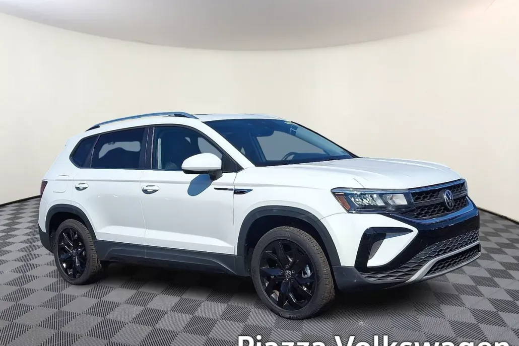 2022 Volkswagen Taos SE photo 1