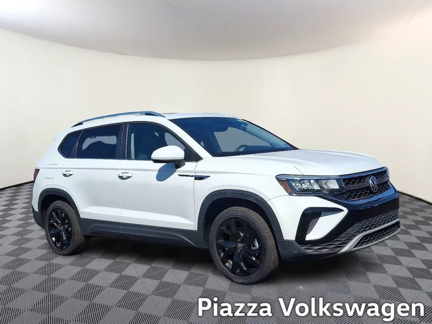 2022 Volkswagen Taos SE photo 1