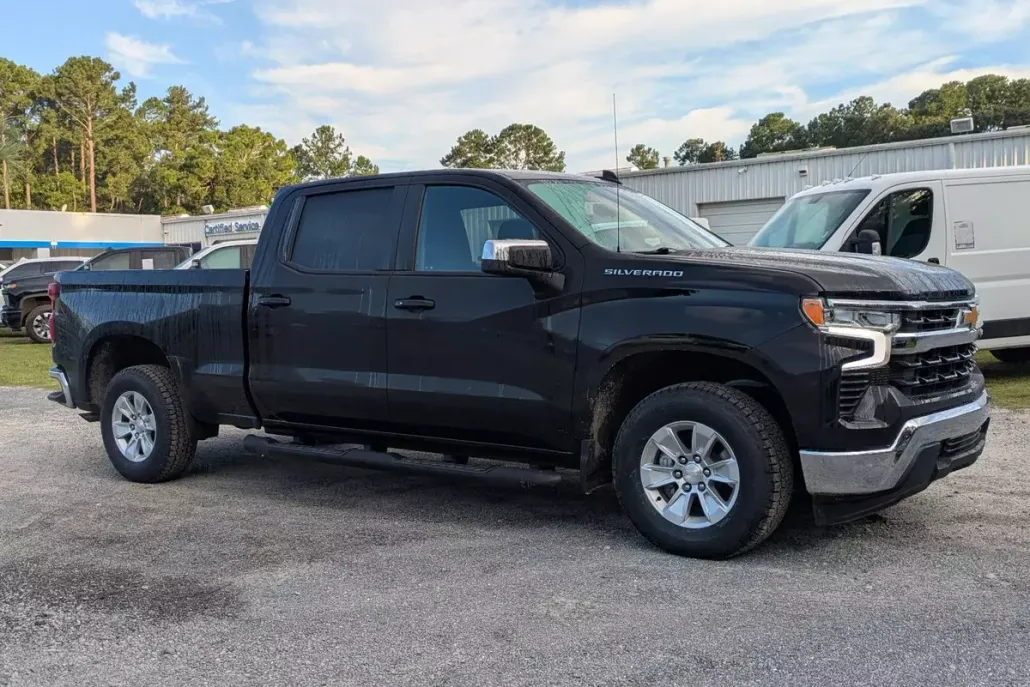 2024 Chevrolet Silverado 1500 LT photo 1