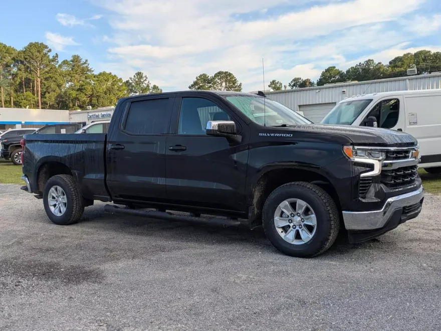 2024 Chevrolet Silverado 1500 LT photo 1