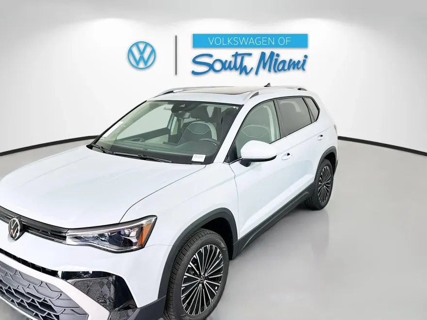 2025 Volkswagen Taos SE photo 1