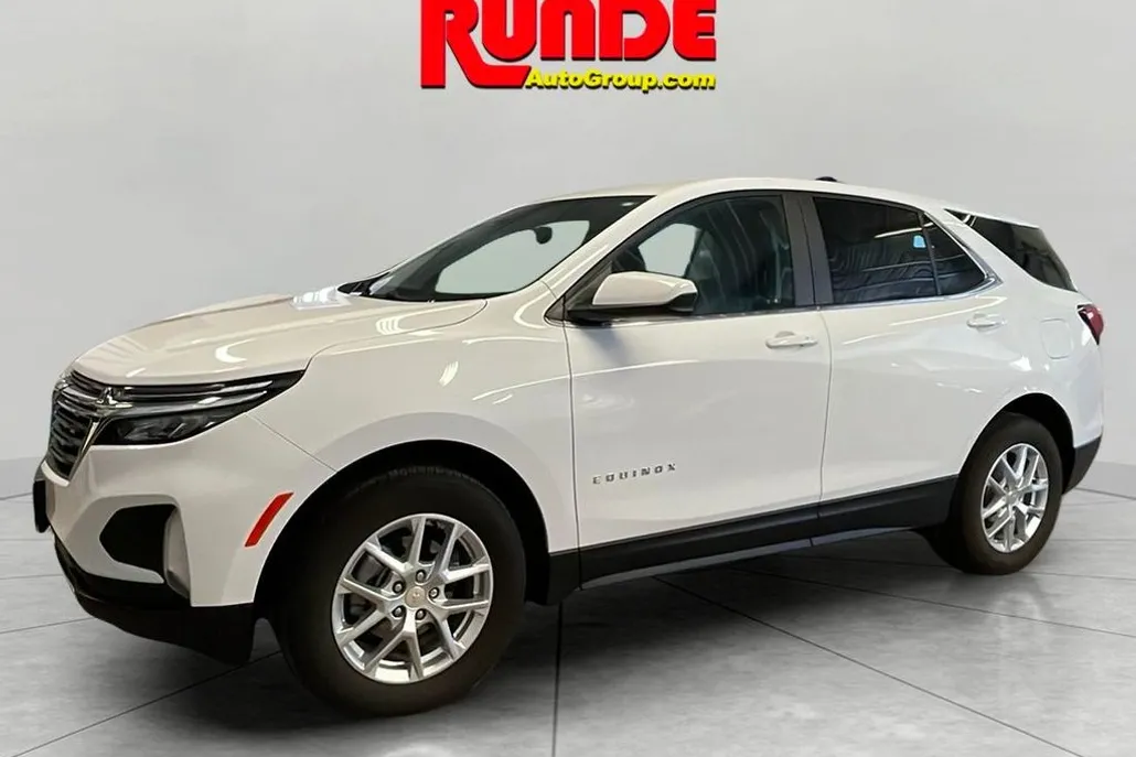 2024 Chevrolet Equinox LT photo 1