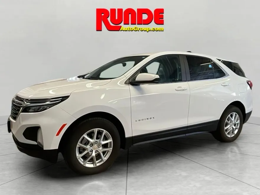 2024 Chevrolet Equinox LT photo 1
