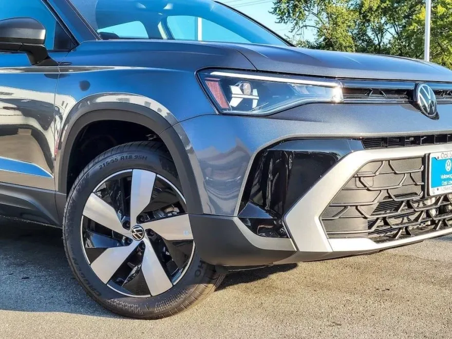 2025 Volkswagen Taos S photo 1