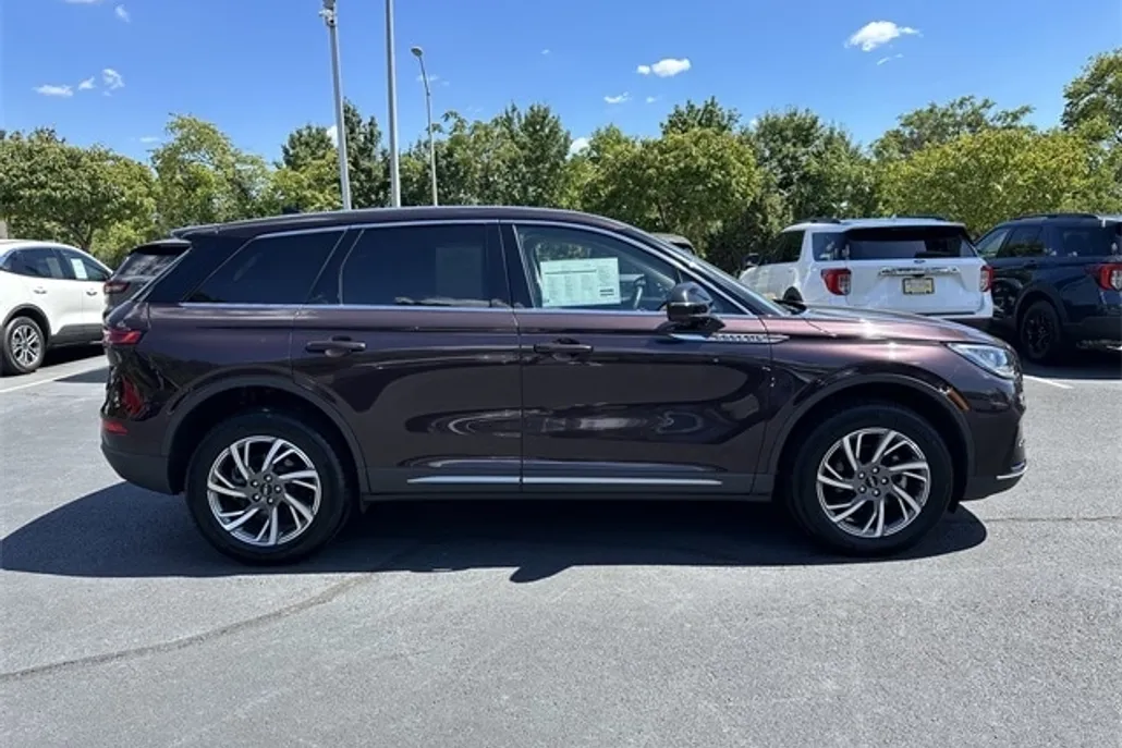 2023 Lincoln Corsair Standard photo 1