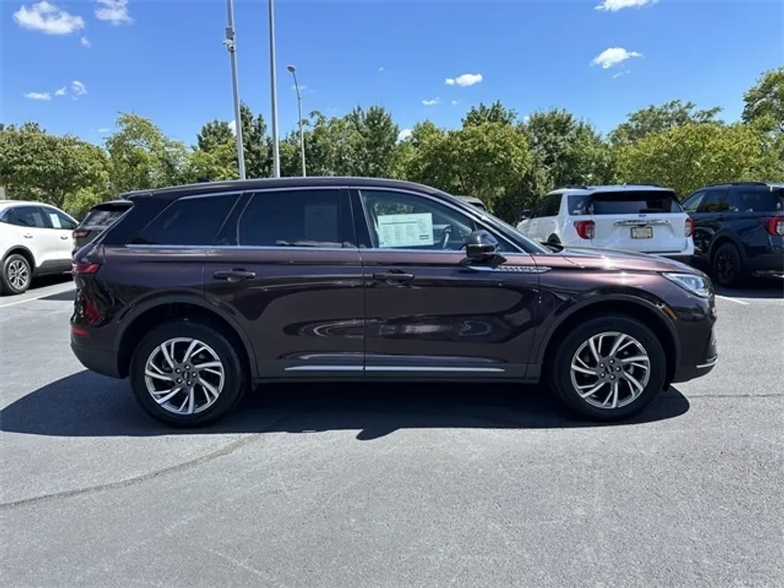 2023 Lincoln Corsair Standard photo 1