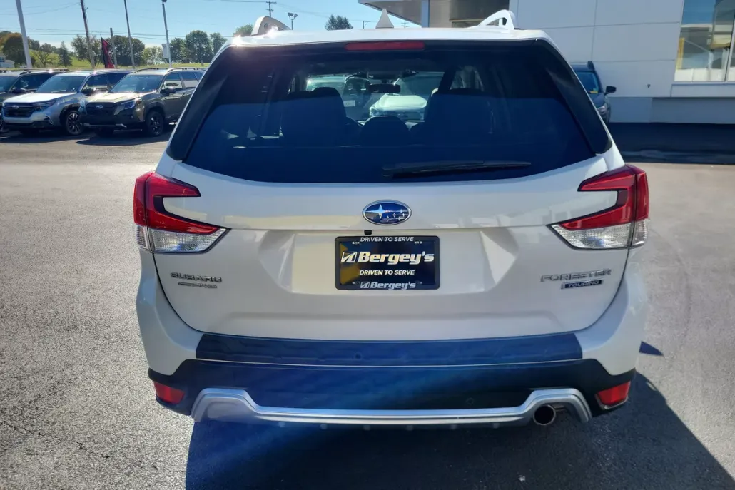 2022 Subaru Forester Touring photo 1