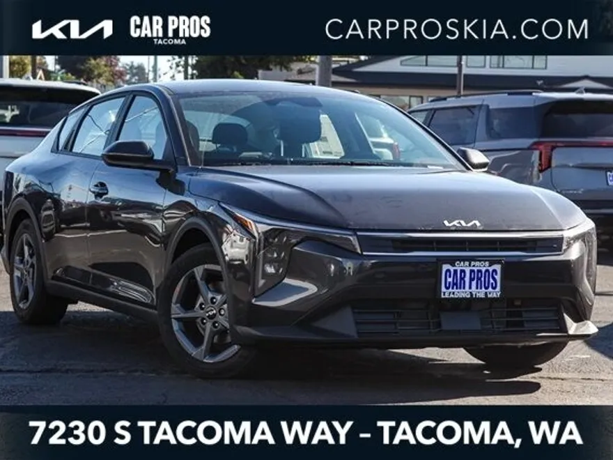 2025 Kia K4 LXS photo 1