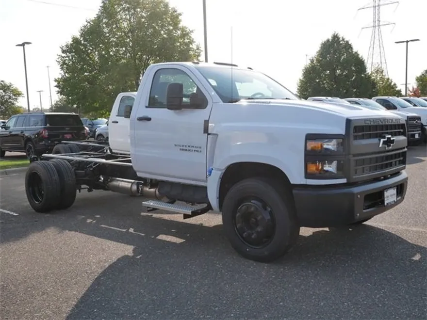 2024 Chevrolet Silverado 5500HD Work Truck photo 1