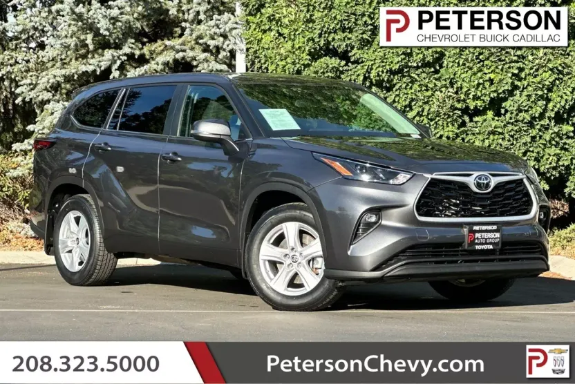 2024 Toyota Highlander LE photo 1