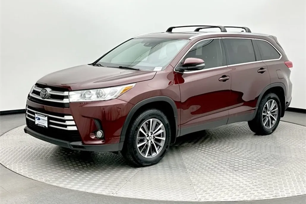 2019 Toyota Highlander SE photo 1