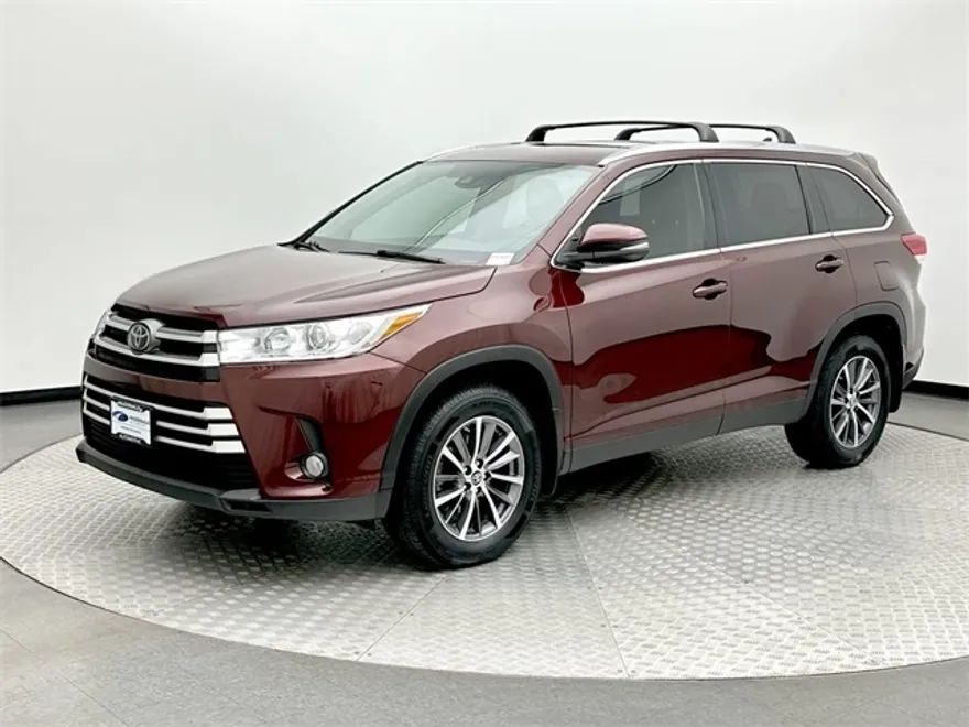 2019 Toyota Highlander SE photo 1
