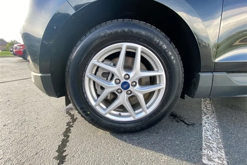 2022 Ford Edge SEL photo 1