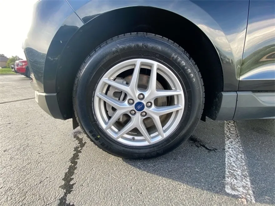 2022 Ford Edge SEL photo 1