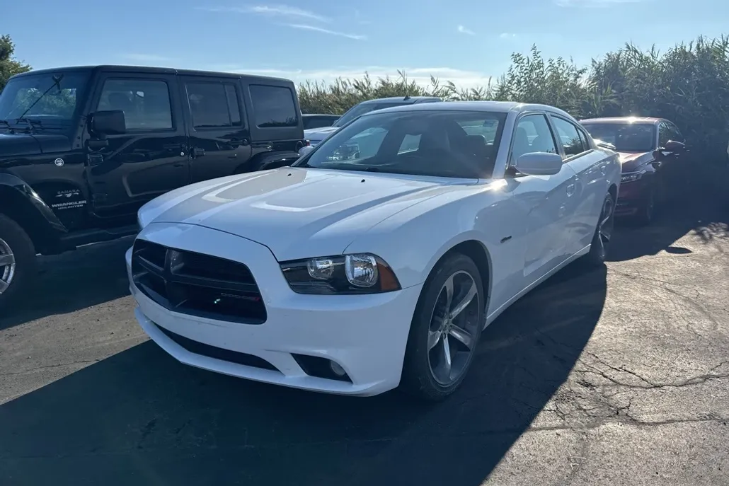 2014 Dodge Charger SXT photo 1