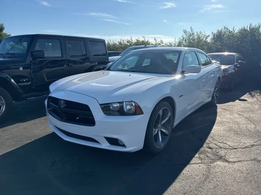 2014 Dodge Charger SXT photo 1