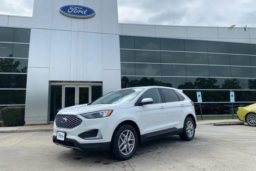 2023 Ford Edge SEL photo 1