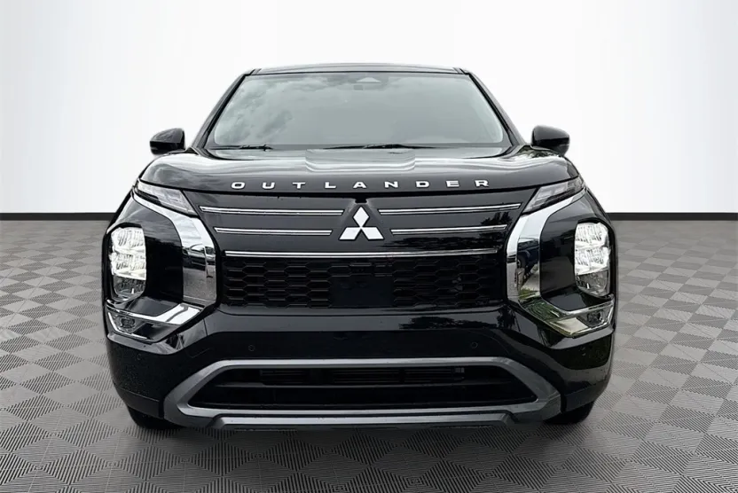2025 Mitsubishi Outlander SE photo 1