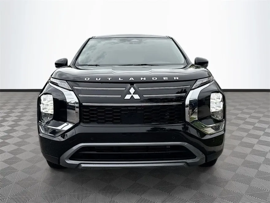 2025 Mitsubishi Outlander SE photo 1