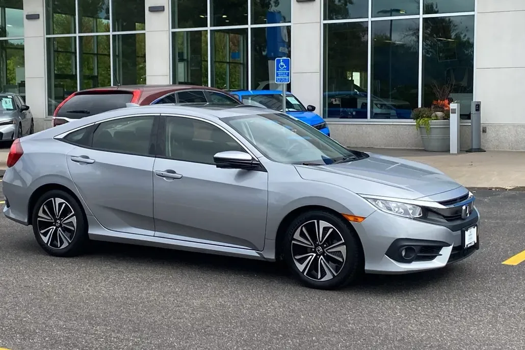 2018 Honda Civic EX-T photo 1