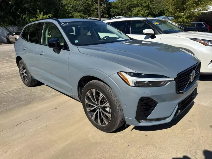 2024 Volvo XC60 B5 Plus photo 1