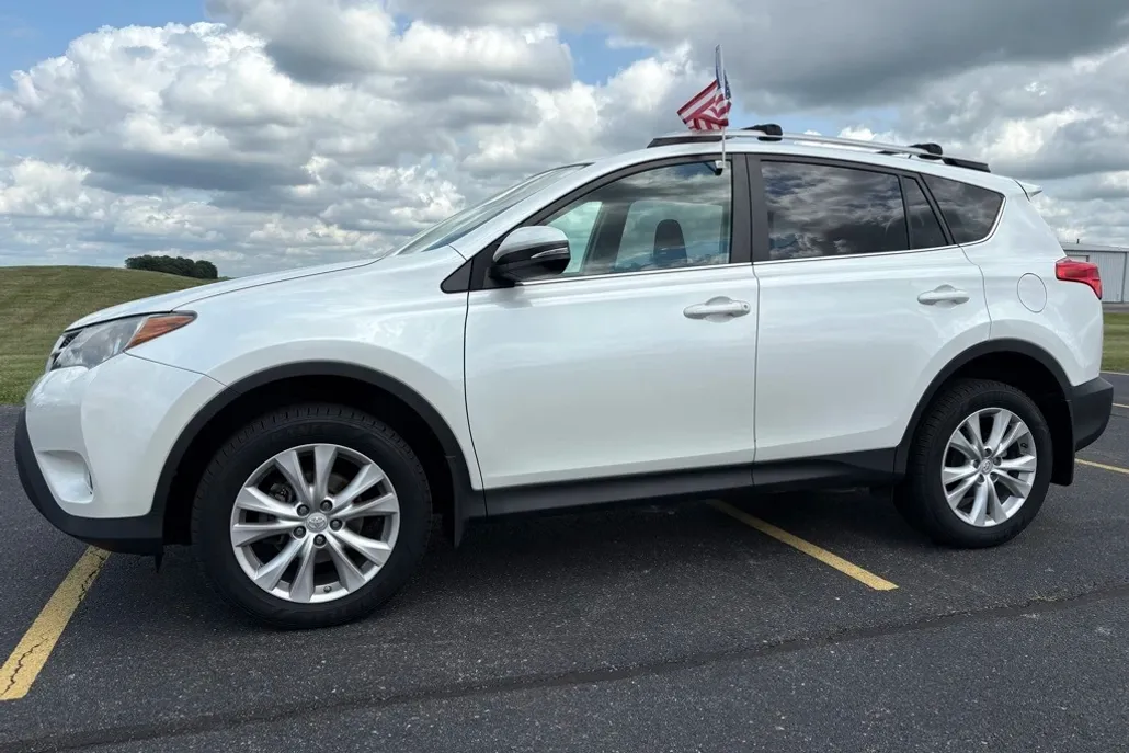 2013 Toyota RAV4 Limited photo 1