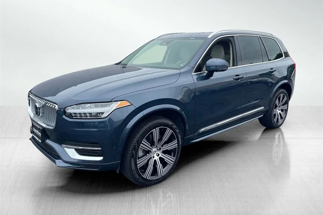 2023 Volvo XC90 Recharge T8 Plus photo 1