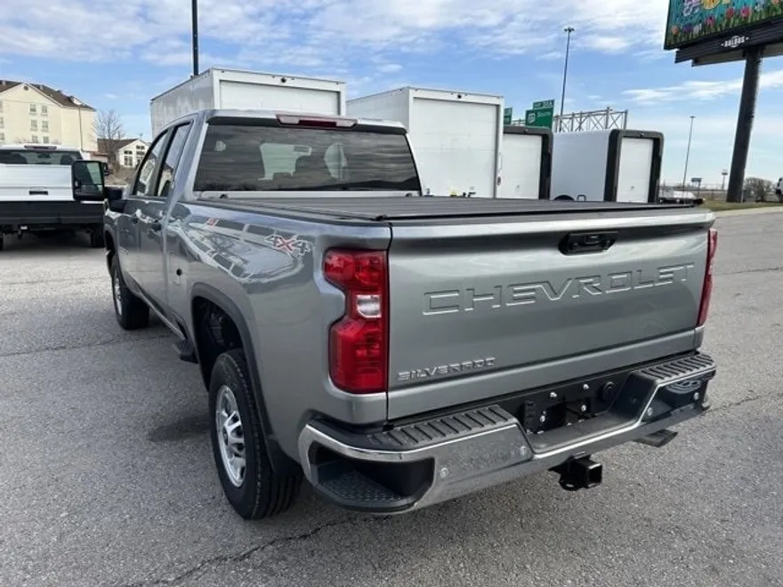 2024 Chevrolet Silverado 2500HD photo 3