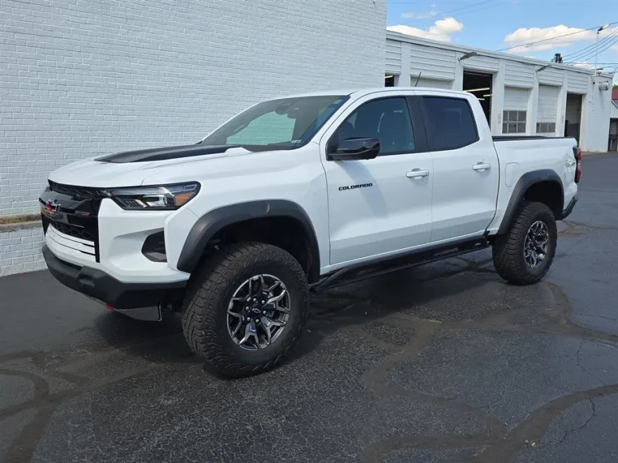 2023 Chevrolet Colorado ZR2 photo 1