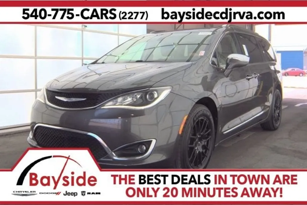 2019 Chrysler Pacifica Limited photo 1