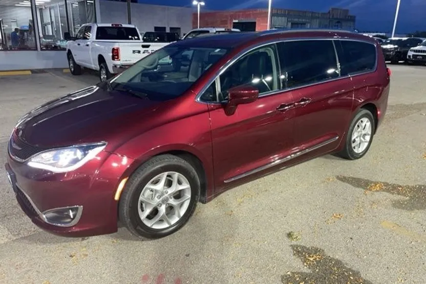 2018 Chrysler Pacifica Touring Plus photo 1