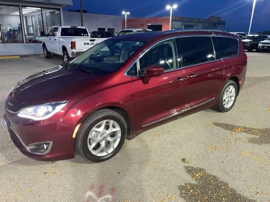 2018 Chrysler Pacifica Touring Plus photo 1