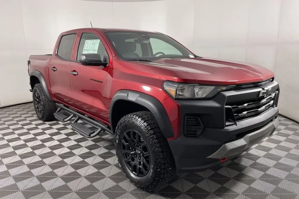 2025 Chevrolet Colorado Trail Boss photo 1