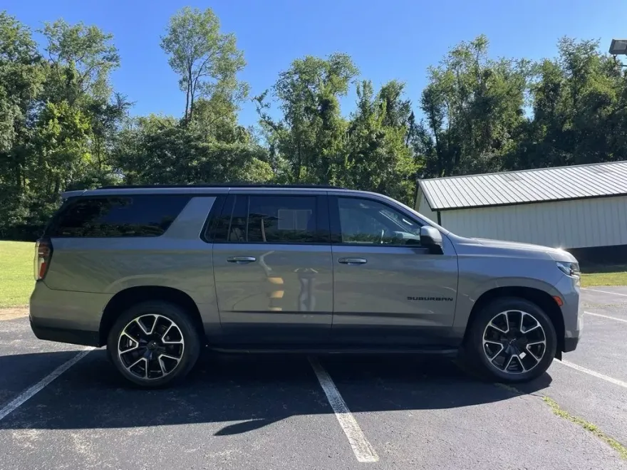 2021 Chevrolet Suburban RST photo 1