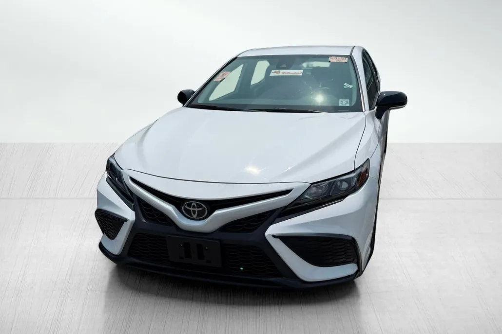 2023 Toyota Camry SE photo 1