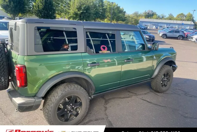 2024 Ford Bronco Black Diamond photo 1