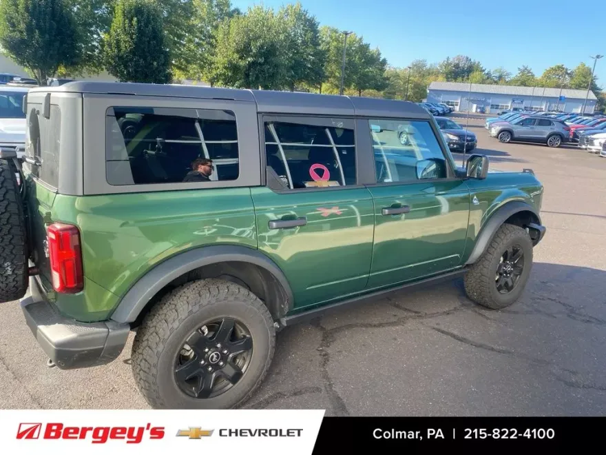 2024 Ford Bronco Black Diamond photo 1