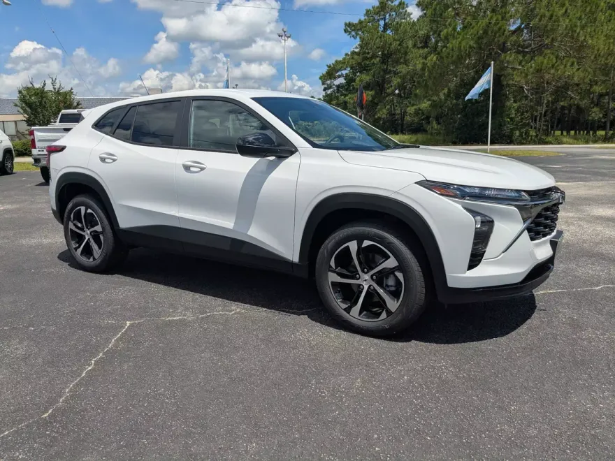 2025 Chevrolet Trax photo 1