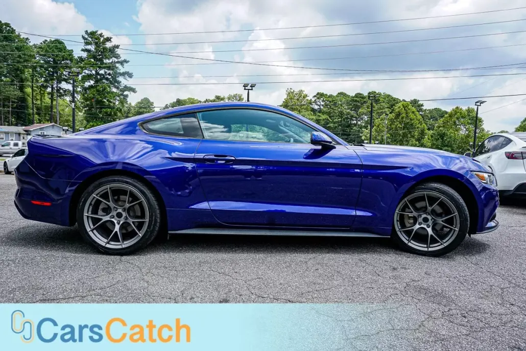 2015 Ford Mustang V6 photo 1