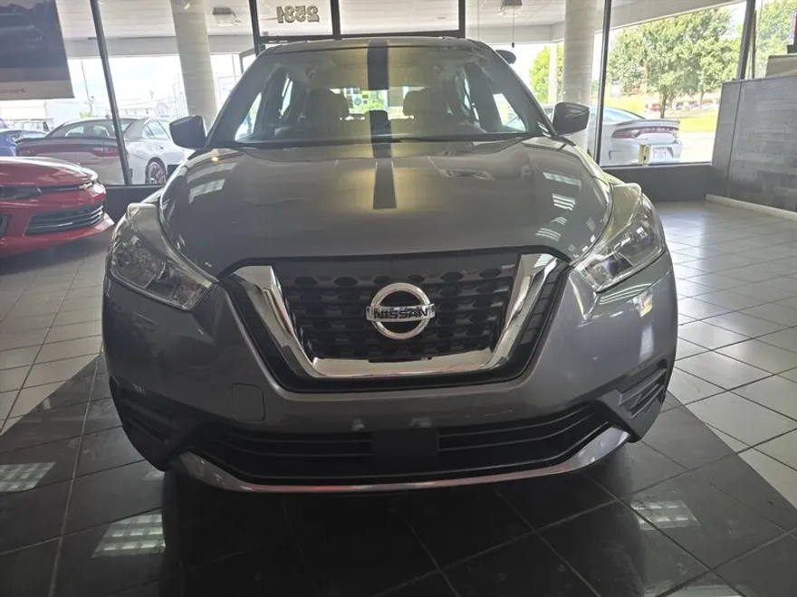 2020 Nissan Kicks S photo 1