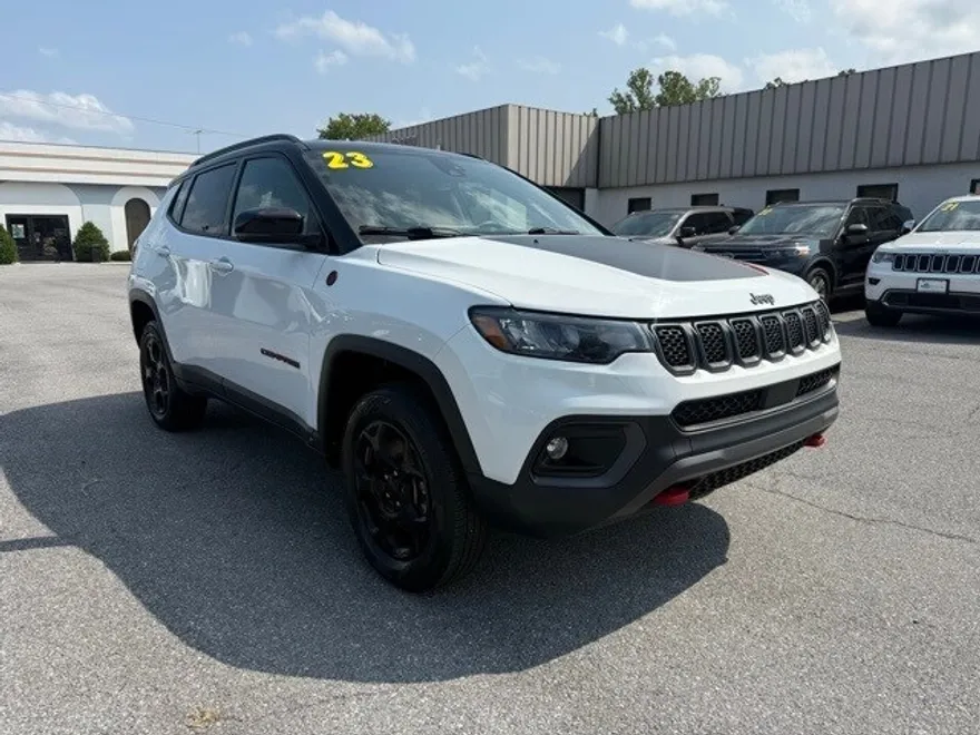 2023 Jeep Compass Trailhawk photo 1