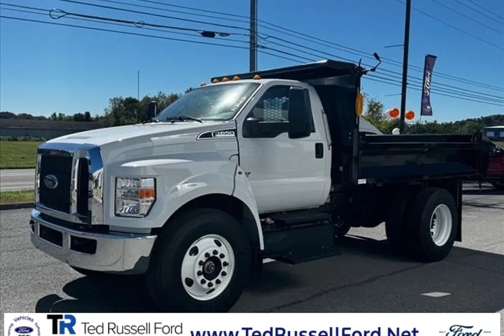 2025 Ford F-650 SuperCab photo 1